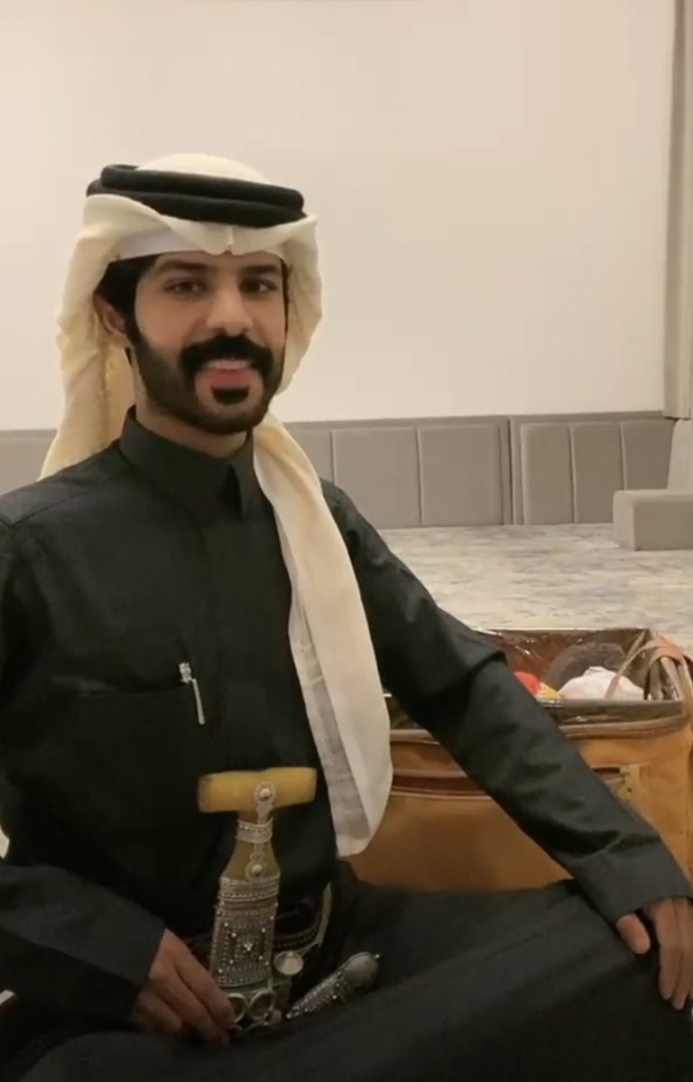 #عبدالله_اليامي

فيك المراجل مالها حدود  وقياس 
أعـدها  لاكن  مـا  احصى  عـددها  

قوي باس وطيب راس وفخر ساس 
تجمعت  بـك  يـوم  غيرك  فقدها