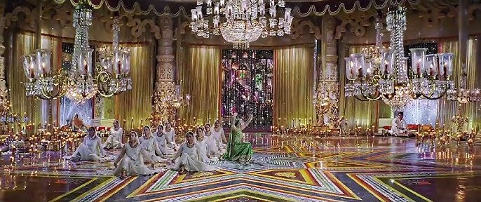 KINGmovieIn2025's tweet image. The set designs of Devdas looked so ethereal and otherworldly