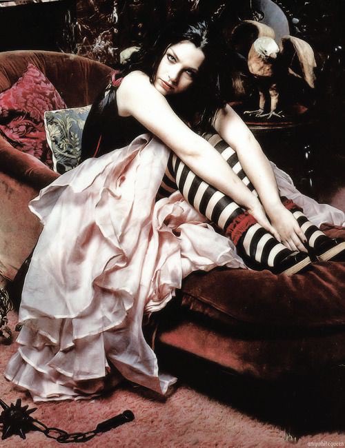 bab0oshk44's tweet image. Amy Lee photographed in 2006
