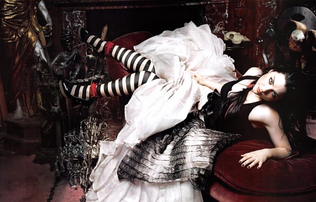 bab0oshk44's tweet image. Amy Lee photographed in 2006