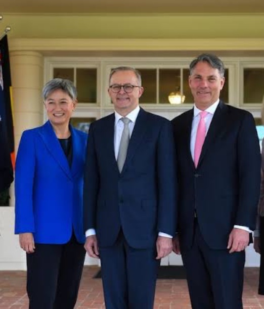 PollyWi92611992's tweet image. They couldn't wait to light up the Opera House with Israeli Flag, to wear the colour, swear constant allegiance to their Israeli friends, snubbed Francesca Albanese, stopped vital aid to Gaza &amp;amp; gifted them non stop money.
Please stop saying they were coerced.
#TheShockingTrio