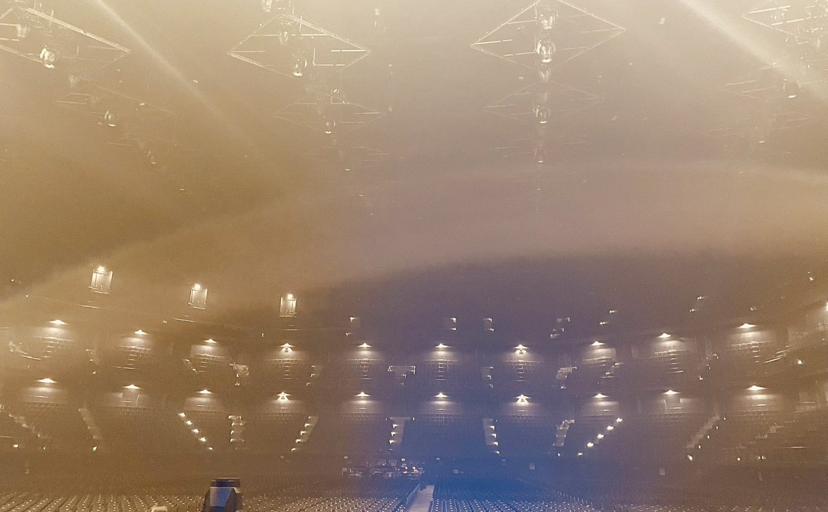 tasuku_tohyama's tweet photo. ポルノグラフィティ 
「みなとみらいロマンスポルノ'25
 ～THE OVEЯ～」

ぴあアリーナMM

初日公演、宜しくお願いします！

#MMロマポル https://t.co/zpJJkcmlUu