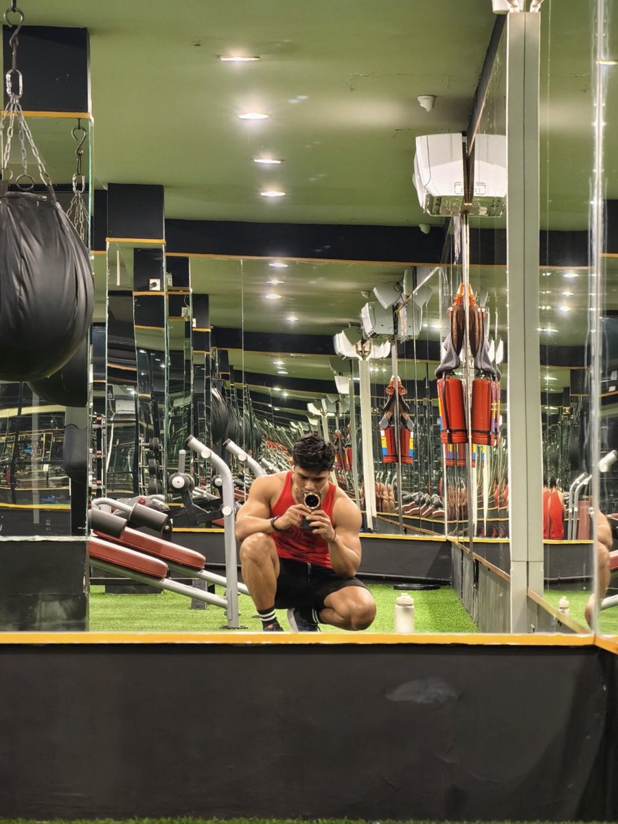 H E N D R A tweet media