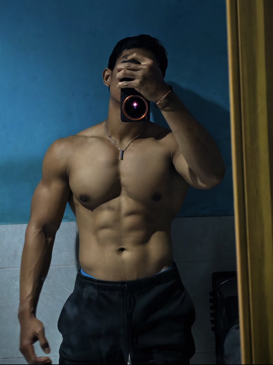 H E N D R A tweet media