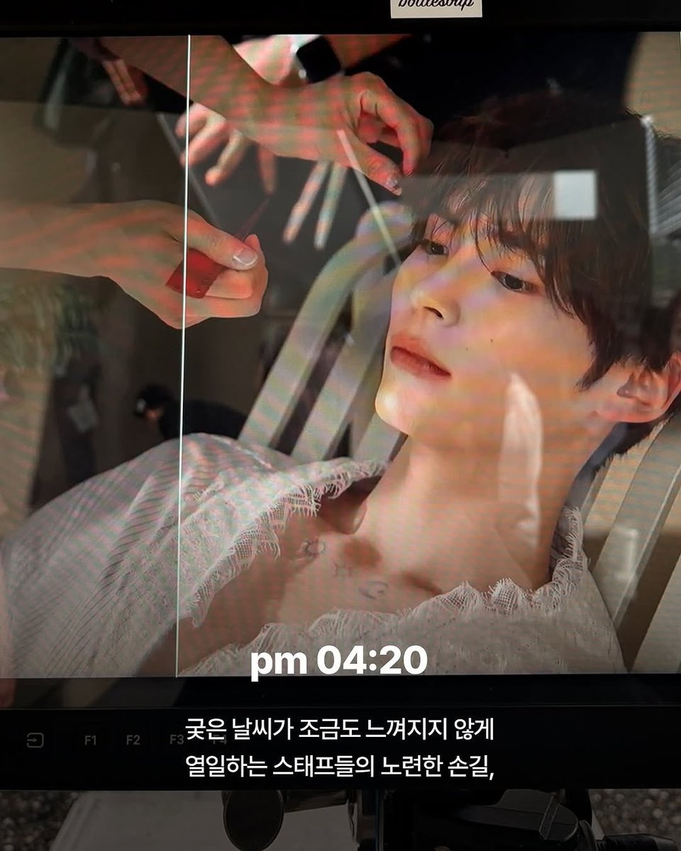 AllinAngeldan18's tweet image. Allure staff must have really appreciated Hanbin's work attitude. I remember they posted stories from staff saying it was hard to book him and it was raining but they didn't feel burdened because Hanbin was positive throughout the whole experience 🫂 He left a long lasting…