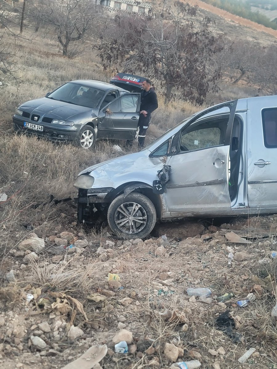 Havaların gece eksi derecelere düşmesi nedeniyle köyümüz yolunun bazı bölümlerinde gizli buzlanma oluştu. Bu nedenle küçük çaplı kazalar meydana geldi. Kazedelere geçmiş olsun. 
Yolcuların özelliklede virajlı kesimlerde dikattli olmalarını hatırlatır, hayırlı yolculuklar dileriz.