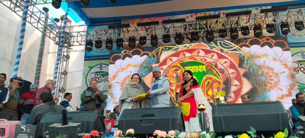municipalityarm's tweet photo. আরামবাগ উৎসবের সপ্তম দিনে জাহানাবাদের কথা ম্যাগাজিনের প্রকাশ করা হলো এবং পুরস্কার বিতরণী অনুষ্ঠানের কিছু মুহূর্তঃ
@kmc_kolkata 
@FirhadHakim https://t.co/59yfuoaYCq