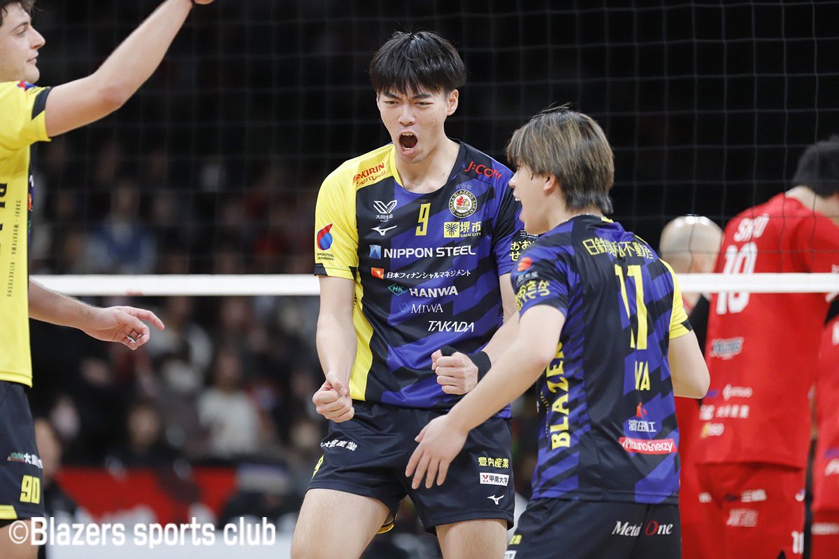 sakaiblazers's tweet photo. 🟡GAME RESULT🟡
2025-26 大同生命SV.LEAGUE MEN
Regular Season 第8節 GAME2
2025.12.28sun

日本製鉄堺ブレイザーズ 0-3 ウルフドッグス名古屋

アウェイ稲沢での試合、本日も最後まで熱い応援でチームを後押ししていただきありがとうございました‼️
試合に勝利する事は出来ませんでしたが、2025年も応援ありがとうございました。

次戦は1月3日、4日に日本製鉄堺体育館での堺ホームゲームです💪
年明けからホーム堺で熱い応援をよろしくお願いいたします🙇

#日本製鉄堺ブレイザーズ
#バレーボール #大同生命ＳＶリーグ