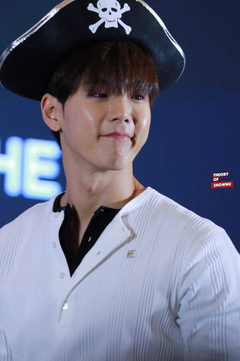 20251228

📕#SHOWNU #셔누 #ショヌ
📗#MONSTA_X #몬스타엑스 
📘@OfficialMonstaX