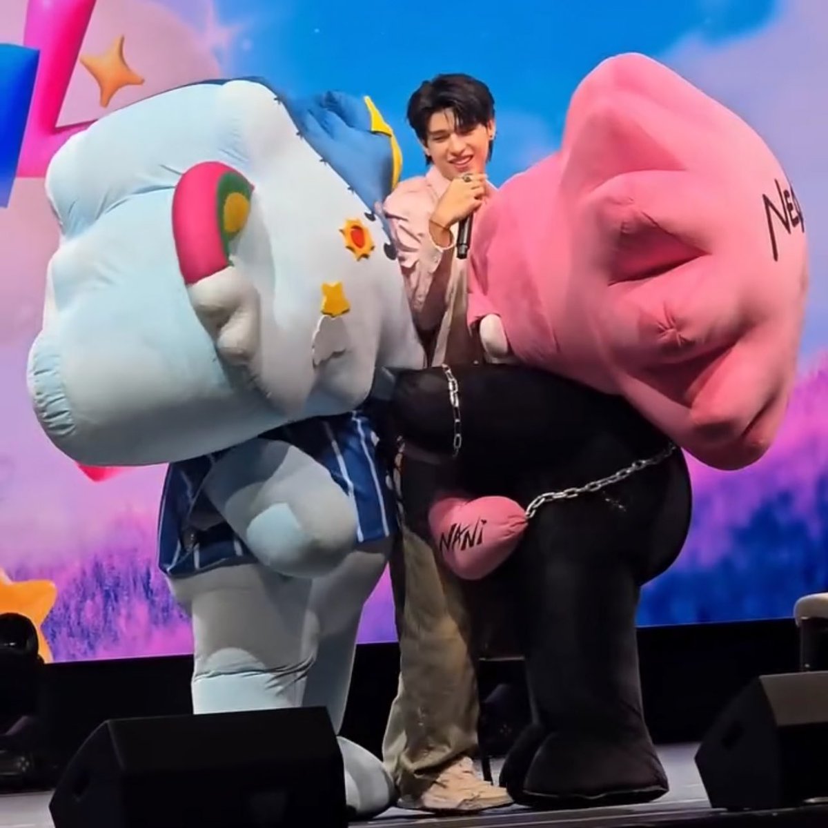 เรารักปะป๊า ลูกอยากเป็นเพศอะไรก็ได้ ลูกอยากเป็นอะไรก็ได้ อยากทำอะไรก็ได้ ป๊าคอยเป็นเซฟโซนให้ลูกทั้งสอง รักป๊ากายที่สุด 😭😭😭😭😭😭😭😭😭😭😭😭😭😭😭😭😭