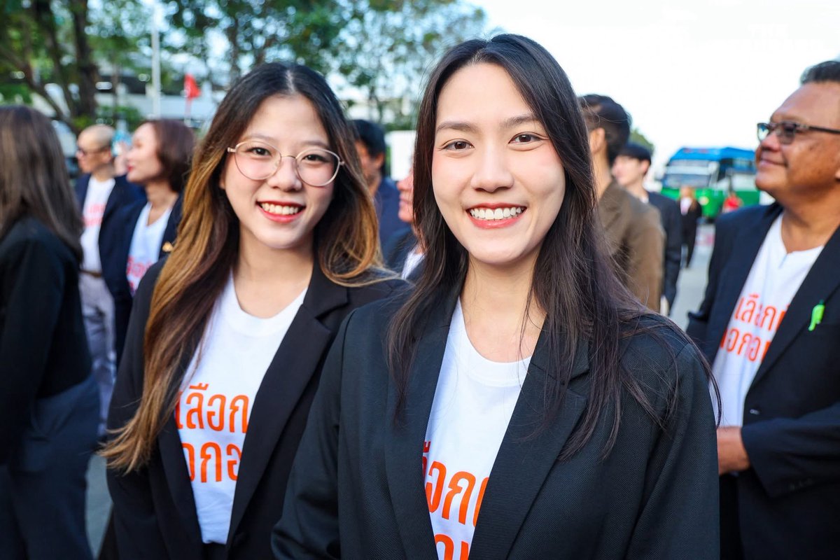 ”เลือกตั้ง เลือกอนาคต“
8 กุมภา กาเบอร์ 46 ให้พรรคประชาชน🧡

ส่วนพวกเรา ลำดับไหนก็ไปกันต่ออออ💪🏻🍊 <a href="/pcporschee/">Tamhatai Chanaburanasak (Porsche)</a> 

ขอบคุณรูปจาก The Standard ค่า🙏🏻