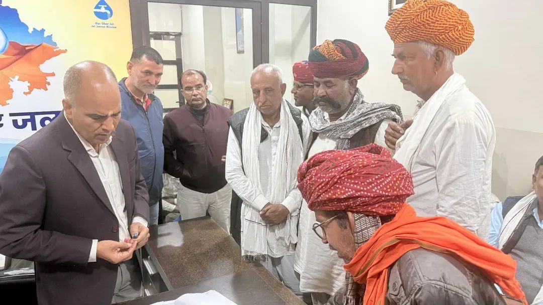 OnlineKanhaiya's tweet photo. 📍 जनसुनवाई, टोडारायसिंह

आज टोडारायसिंह स्थित कार्यालय पर पधारे देवतुल्य नागरिकों से आत्मीय संवाद कर उनकी समस्याओं को सुना। प्राप्त आवेदनों पर तत्क्षण संज्ञान लेते हुए अनेक समस्याओं का मौके पर ही निराकरण किया तथा शेष लंबित मामलों के प्रभावी समाधान हेतु संबंधित अधिकारियों को आवश्यक दिशा निर्देश प्रदान किए।

#KanhaiyalalChoudhary #BJP4IND
#bjp4rajasthan #Jansunwai