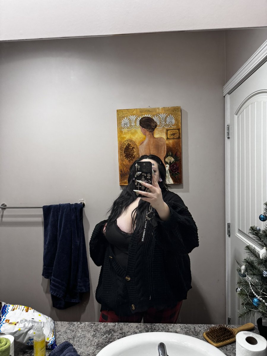 deviltheycry666's tweet image. I forgot to post a Merry Christmas sorry guys🖤