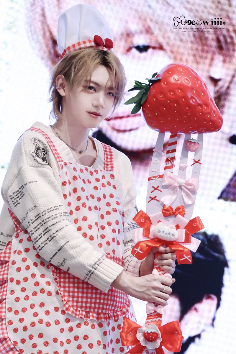 251227 popmerch day2 🍓 #SHUAIBO #장슈아이보 #AHOF #아홉