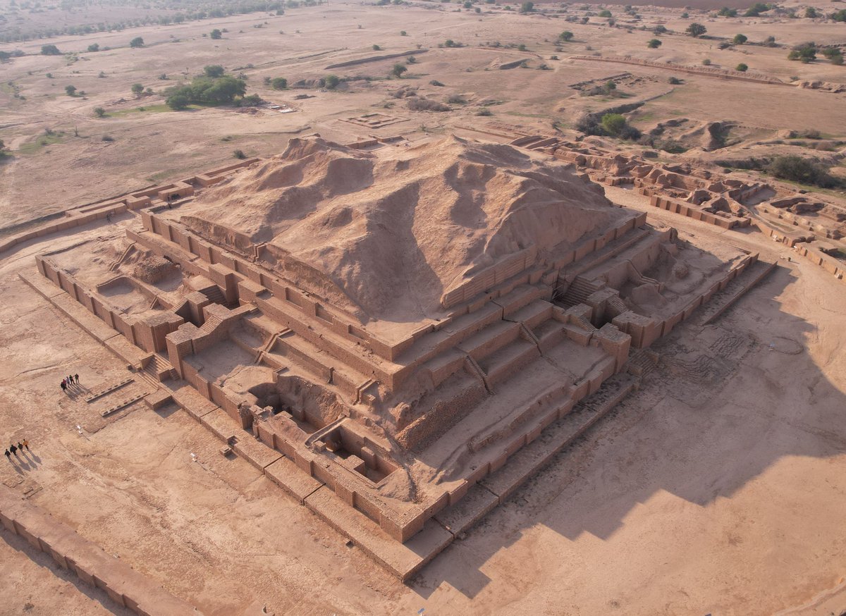 چغازنبیل؛ صدای تاریخ از دل آجرها
زیگوراتی ۳هزارساله که هنوز ایستاده و از شکوه تمدن ایلامی می‌گوید.
عکس: میثم تاج آبادی
#چغازنبیل #خوزستان