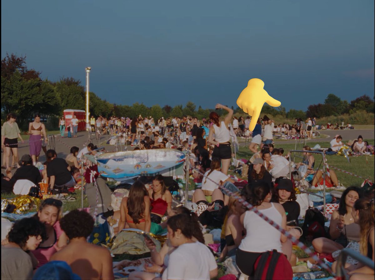 that was my spot, I can see the people I was queuing with but apparently I was gone at that exact moment