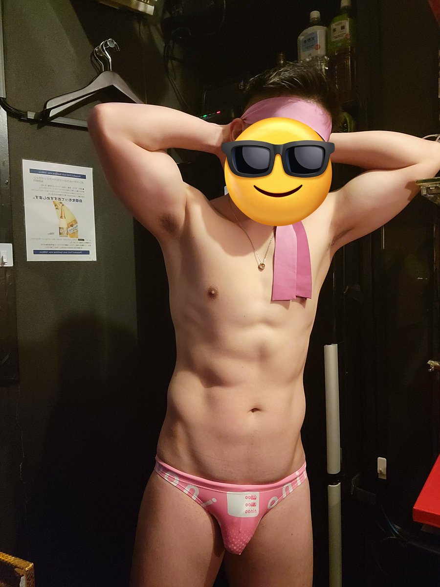 こんにちは！
ニックです♪
今年のぼくの出勤日も残すとこ今日と明後日の2回のみです！
来年は1月5日からなので、ニック納めに遊びに来てくださると嬉しいです🥺
Open20:00
Close25:00
部屋を暖かくしてお待ちしてます😁