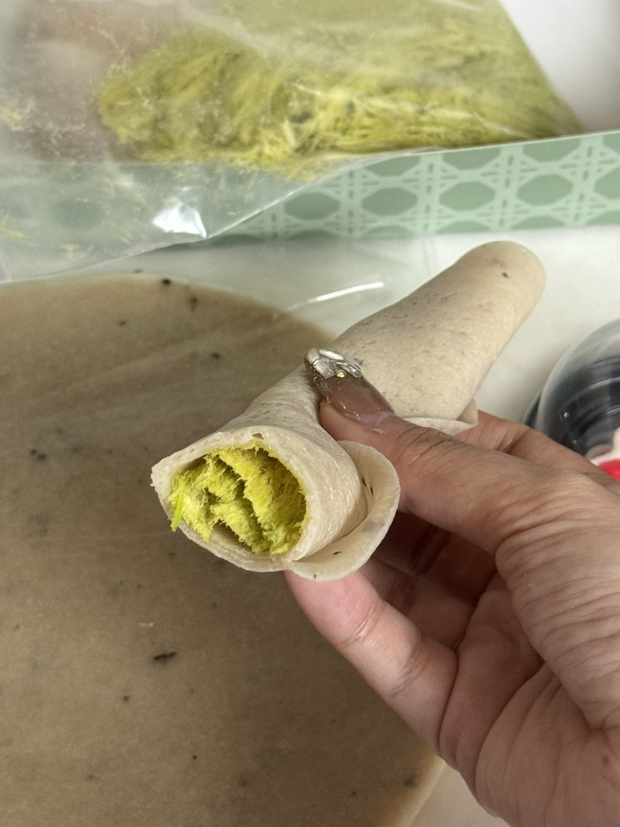 SoundtissST's tweet image. สายไหมร้านละมุนคืออร่อยจริง แป้งหนุบหนับ หอมมากกก กินกันทั้งบ้าน คนแก่ที่ชอบบ่นของกินยังบอกว่าอร่อย555