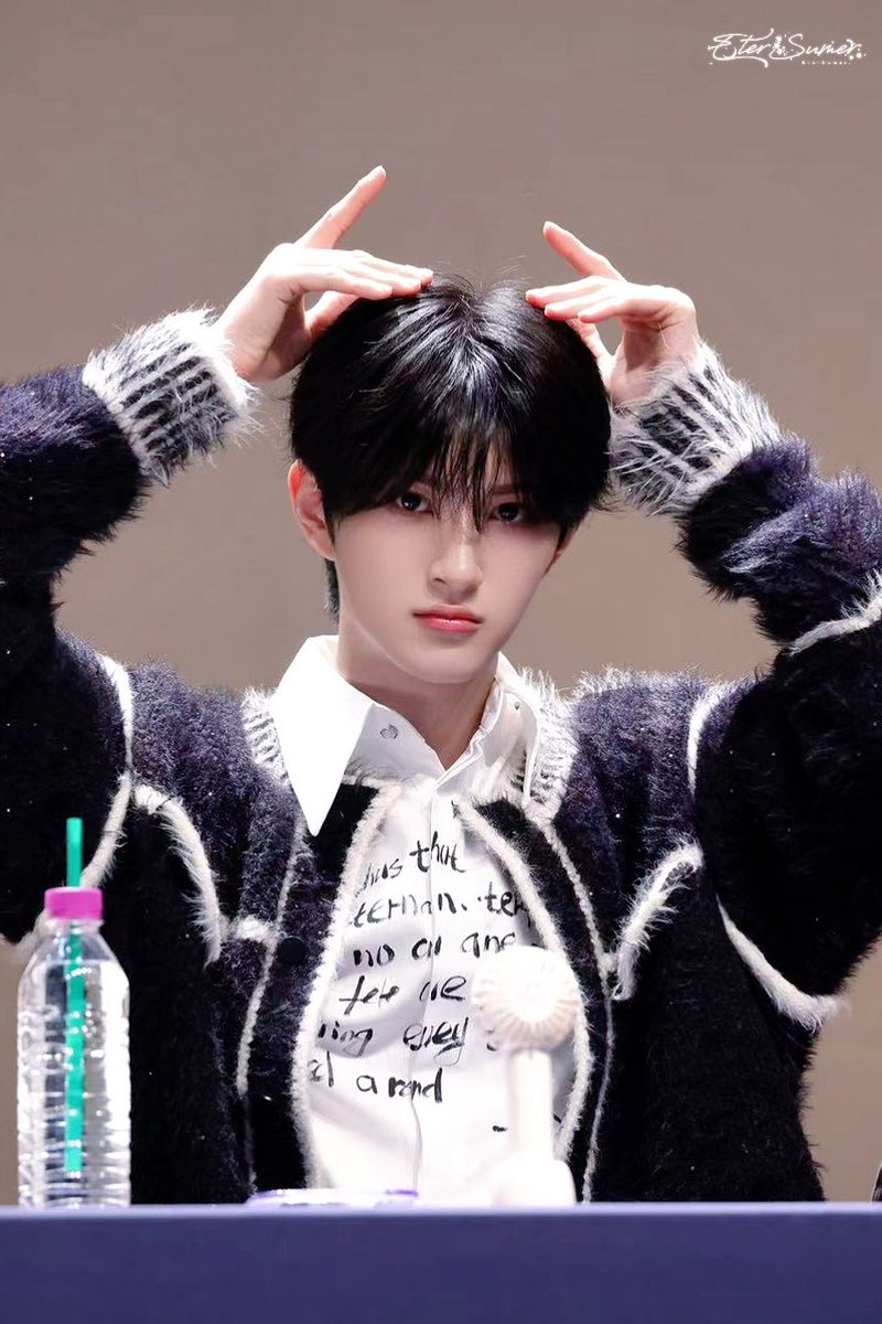 EterSumer_Leo's tweet photo. 251228✨
#리오는_나의_영원한_여름이
#李傲賢 #소디엑  #리오 
#LEO #XODIAC https://t.co/GIqm7rpHqd