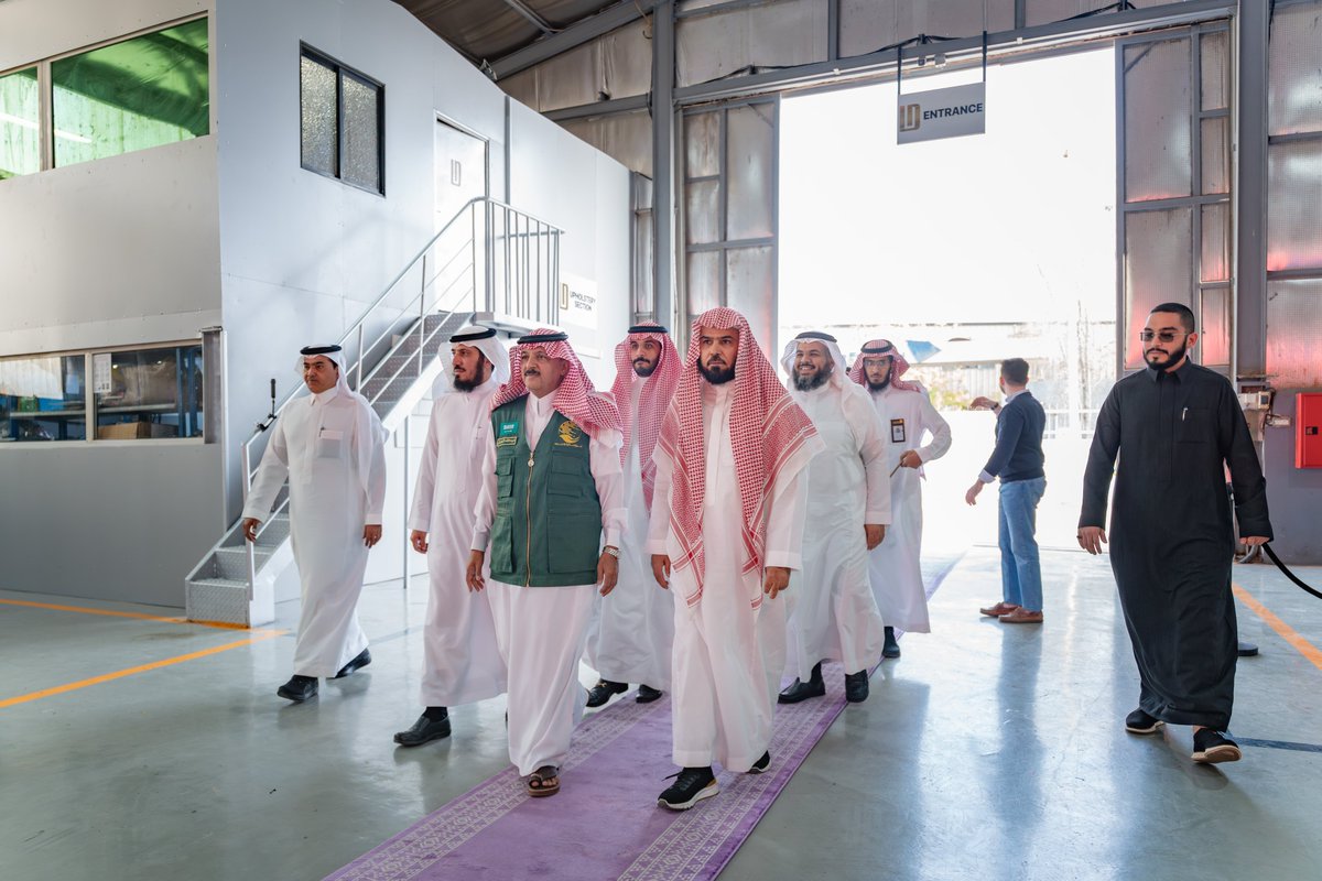 InfoRajhi's tweet photo. دشنت مؤسسة #عبدالله_الراجحي_الخيرية، بالشراكة مع مركز الملك سلمان للإغاثة والأعمال الإنسانية @KSRelief  مشروعاً لدعم وزارة الصحة في جمهورية السودان بـ 5 سيارات إسعاف.
يأتي هذا المشروع، الذي نفذته جمعية رحماء الصحية استجابةً للحاجة الماسة لتعزيز الخدمات الطبية الطارئة في المناطق المتضررة.

​وقد جرت مراسم التدشين بحضور رئيس مجلس الأمناء بمؤسسة عبدالله الراجحي الخيرية، الأستاذ محمد بن عبدالله بن عبدالرحمن الراجحي، ومدير فرع مركز الملك سلمان للإغاثة والأعمال الإنسانية، الدكتور عبدالله بن محمد الزهراني، ورئيس مجلس إدارة جمعية رحماء الصحية، الدكتور عبدالله بن حمد القعيد.

#لنبتكر_المستقبل