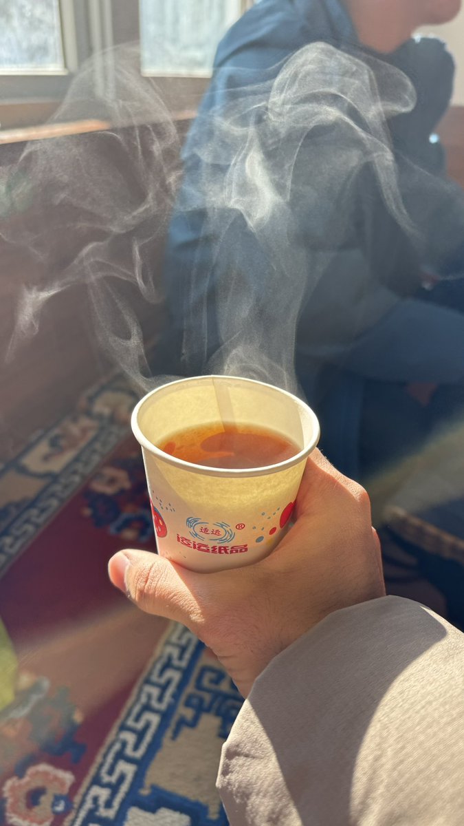 toleaf9's tweet image. الرحلة الثالثة من الصين 🇨🇳 من ارياف مدينة Chengdu 
لا نعرف لغة بعض ولكن جمعنا في هذي الجلسة كوب شاي