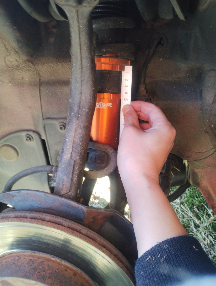 scratchworld000's tweet photo. シャトルをスタッドレスタイヤに交換
車高調15mm上げ（50mm→65mm） https://t.co/1tgajstiXe