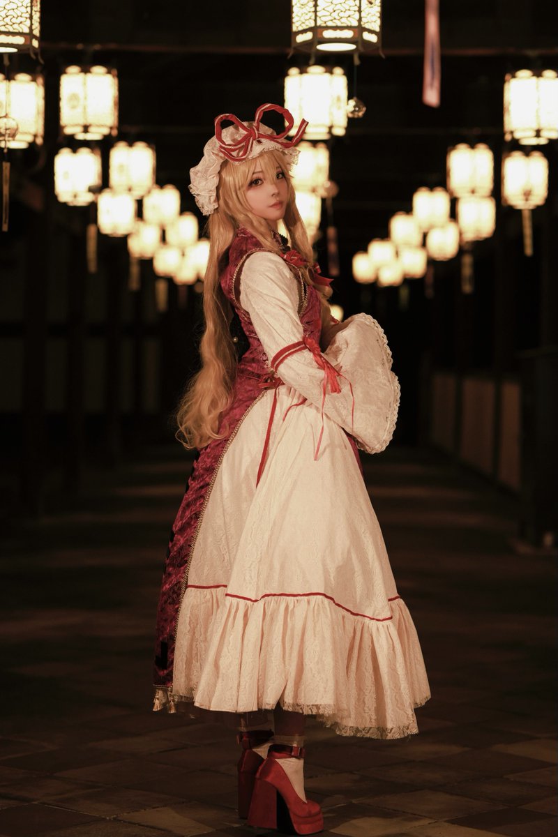 tsubaki_0305's tweet image. #今年も残りわずかなので今年一番伸びた写真を貼る

写真集の表紙でした！2年連続紫様！
📸@hashiycom