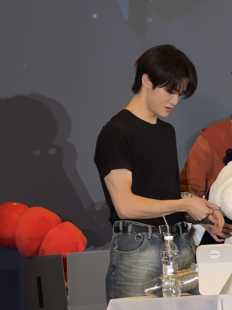 ㅋㅋㅋㅋㅋㅋㅋㅋㅋㅋㅋ결국 팔에 꼈음 ㅜ.ㅜ