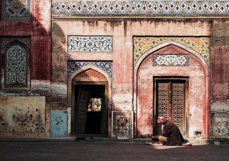“Yalan söyleyen insan en tehlikeli insandır.
Uzak durun.
Yalanla iman bir arada bulunmaz!”

Hz. Muhammed (sav)