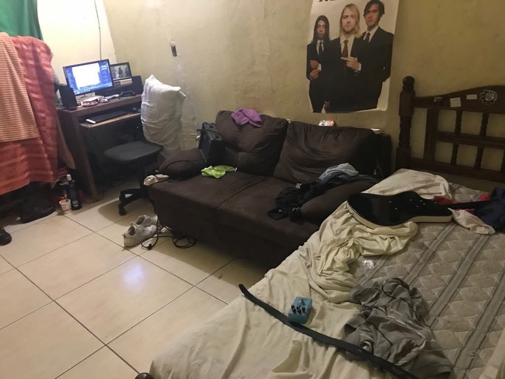 yeyotqmm's tweet image. Por qué todo se siente tan mal???
Por qué hay tanta prisa? Ni sabemos a dónde vamos 
Siento que mi vida, se escurre en mis manos, como hielo al sol
Como algo que no supe cuidar 
Todo lo que algún día tenía ya lo perdí 
Se quedó en otra vida, que no volví a vivir