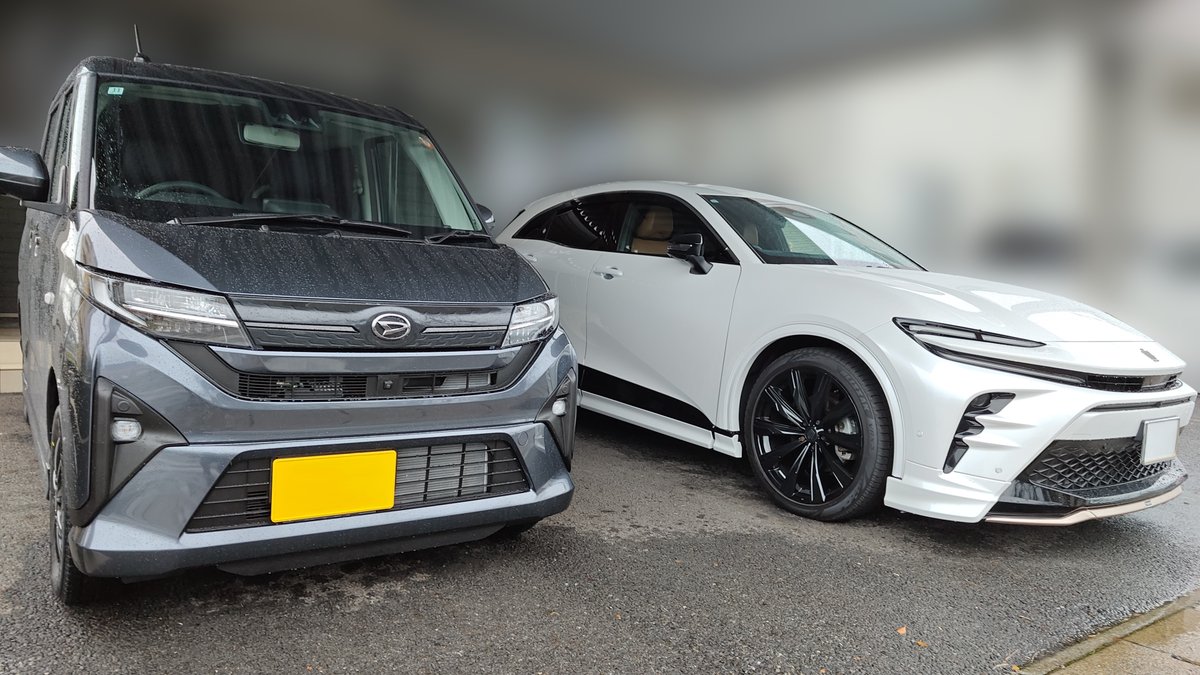 Ninihu_wd's tweet photo. 12月中旬ごろ ダイハツ ムーヴRS 4wd 納車しました！
当日そのまま KeePer LABO 秋田南店さんでダイヤⅡキーパー プレミアムを施工していただきました。
希望通りの艶と撥水です。

Good
パワー良し、加速良し、スーパーハイト系よりロール少な目、運転もしやすいです。
老いた父親でも助手席ドアの開閉が楽にできる。
後席スライドドア超便利。

Bad
ハンドルが自分には少々軽すぎるのと、
オプションのナビが値段の割にディスプレイや機能の質がいまいち。
リアウィンドウがやたら汚れる。

大事に長く乗ります！