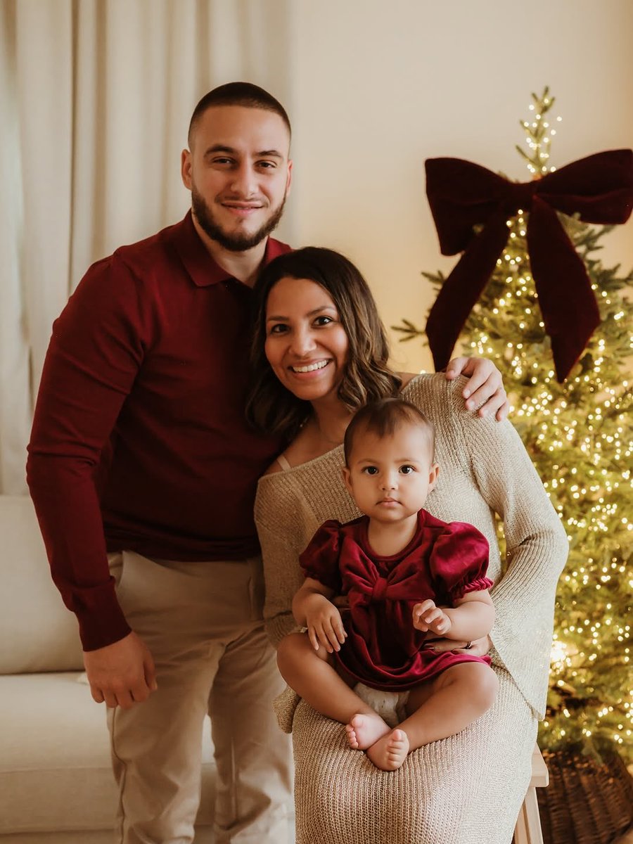 JeskeDallin's tweet photo. Merry Christmas from our family to yours 🎄❤️… https://t.co/UiNhaGSHk3
