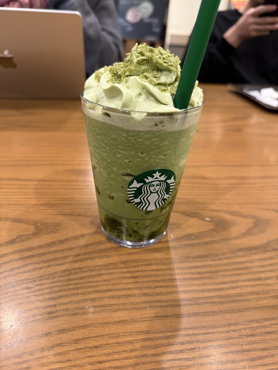玉露フラぺめちゃめちゃ美味しい…！！
甘すぎるのダメなんだけど抹茶の深みと甘さが絶妙でした
また飲みます