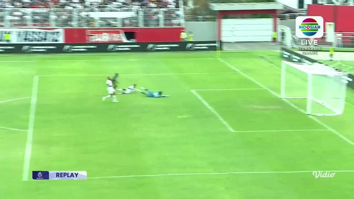 Goaal Douglas Coutinho 

Malut United 1 vs 2 Borneo FC 

#MalutUnited #BRISuperLeague #BorneoFC