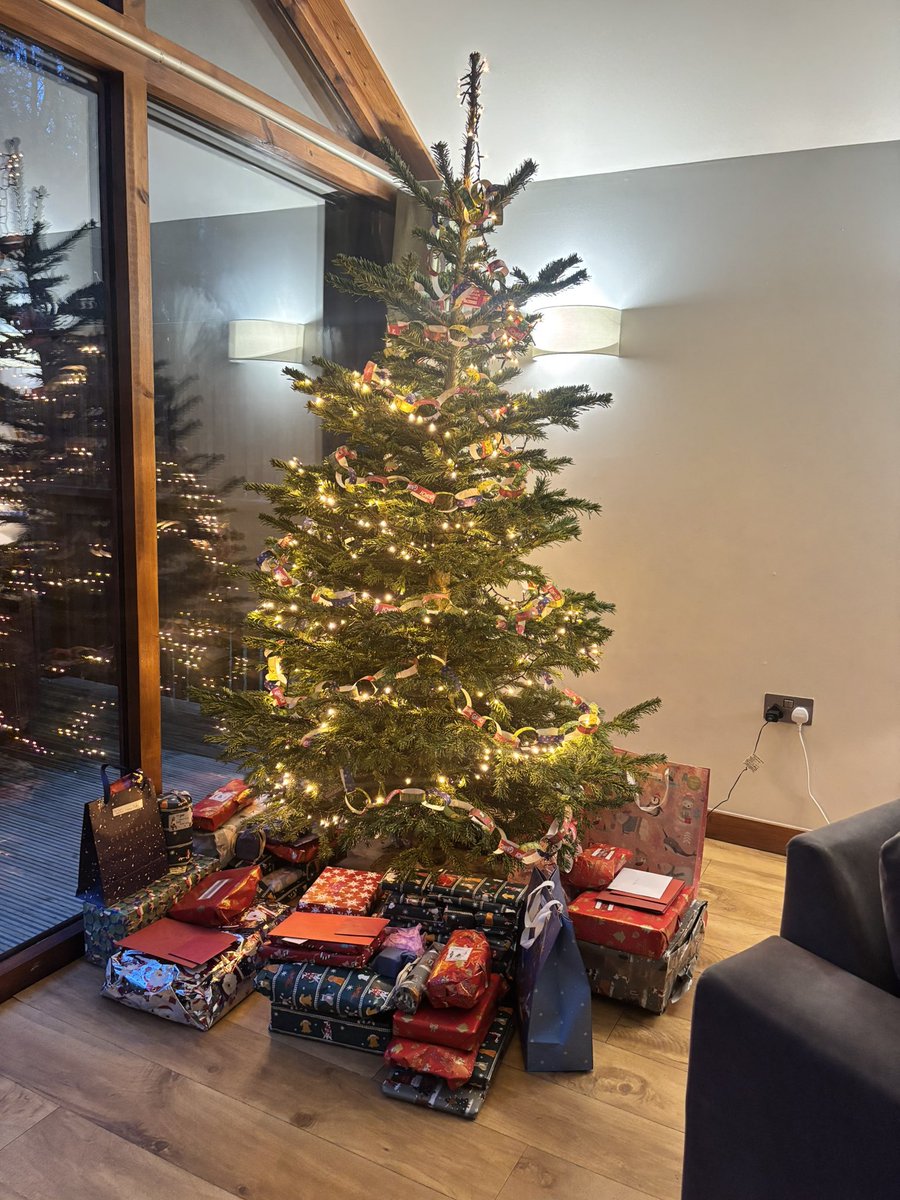 hhardy88's tweet photo. The best Christmas!! 🎄❄️✨👌🏼 @forestholidays https://t.co/1JvFHS7i0W