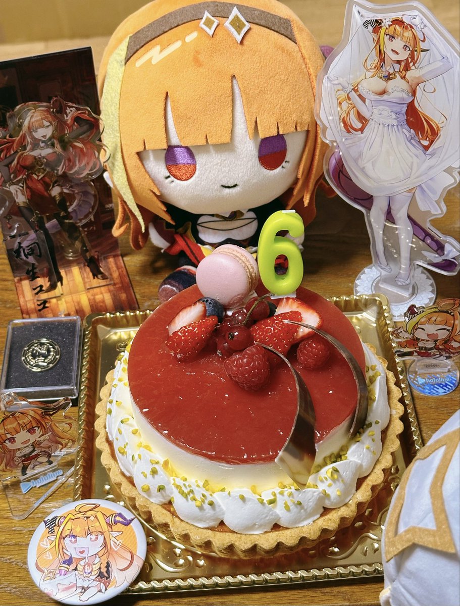 dragon_coco0822's tweet photo. 会長､デビュー6周年おめでとうございます🐉🎉
蝋燭の数字は5から6になり、今年も終わりに近づき､この一年も後悔のないよう楽しんできました✨
一度きりの人生は大暴れしよ！って笑顔でずっと前を走り続けてる貴方は､何年経っても私の憧れです🧡
#桐生ココ6周年
#たつのこ https://t.co/tyUJmAXiU6