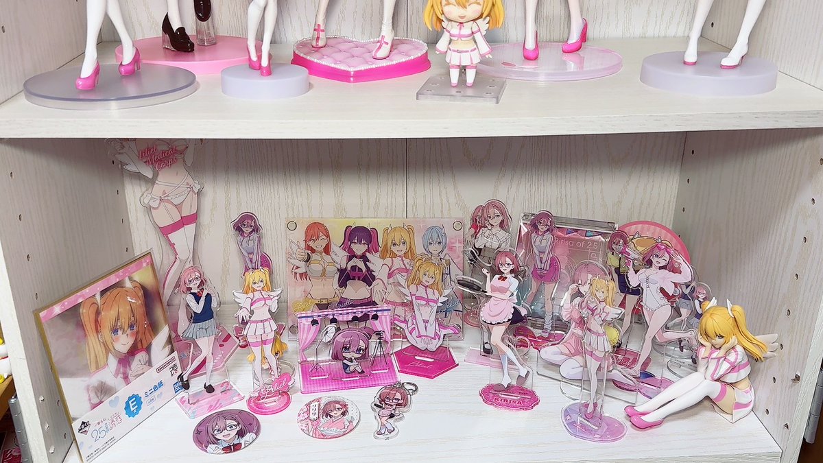 Reclov3's tweet photo. フォロワーさんに頂いたグッズや未開封だったグッズを開封してリリサ棚を少し改良 https://t.co/b74OWV7Jxi