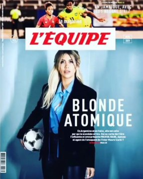 holamividaaa_'s tweet photo. @Julietamar42306 @AngeldebritoOk @AnaRosenfeldOk Wanda tapa de la revista francesa de fútbol más importante (entre otras) / Icardi defendiendo públicamente a Wanda como su manager (muchas veces lo hizo, él siempre habló) / Icardi siendo irresponsable en su carrera (aún lo es) , por esto lo corren.. Anda a dormir pedazo de bot🤡 https://t.co/5vKMUcXEuu