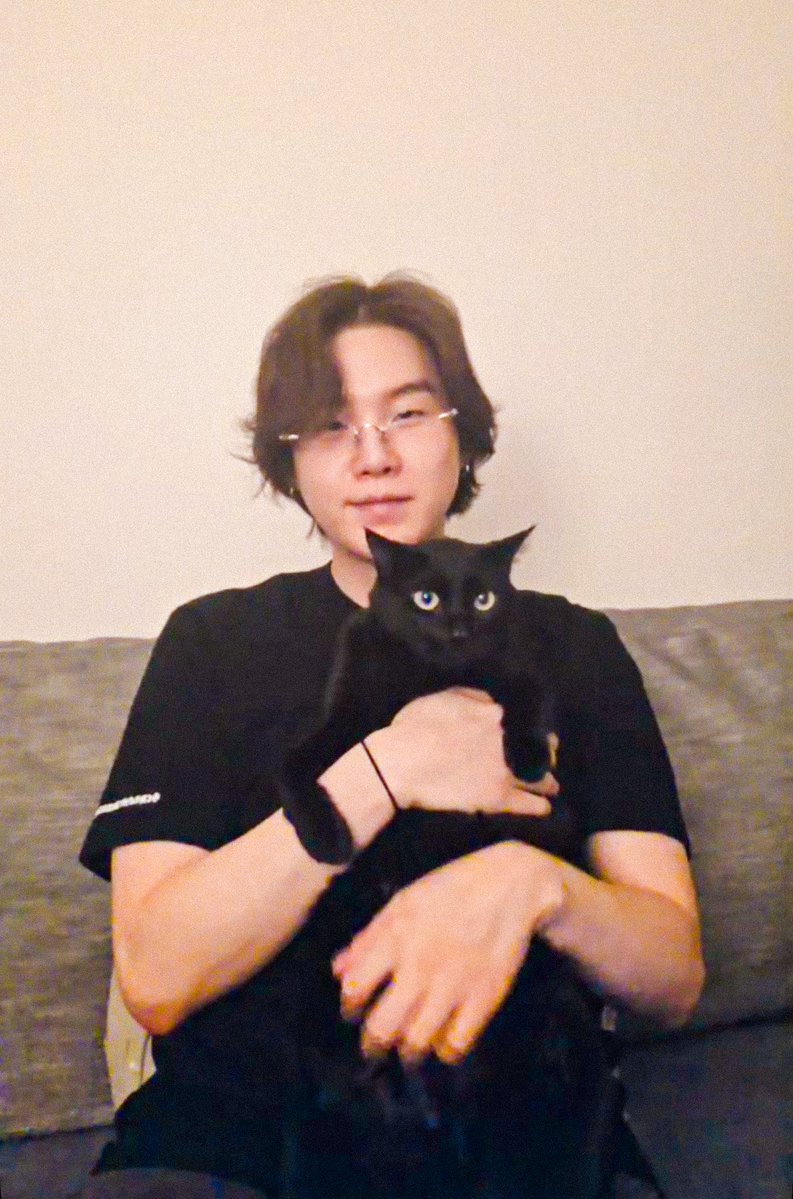 googiejar's tweet image. "isn't tang pretty?"

- yes, very pretty just like you. 🖤