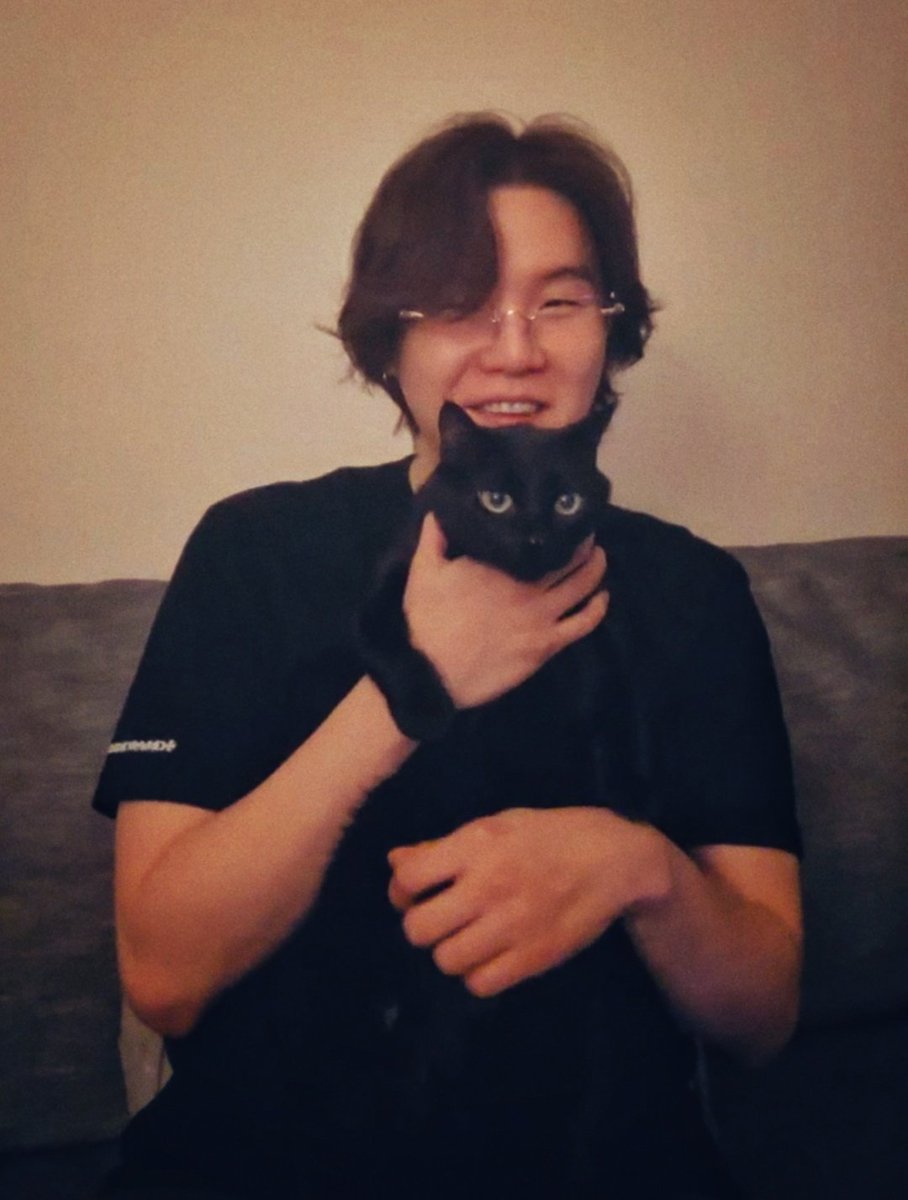 koovarbie's tweet image. 🐱×🐱 = 🐱²