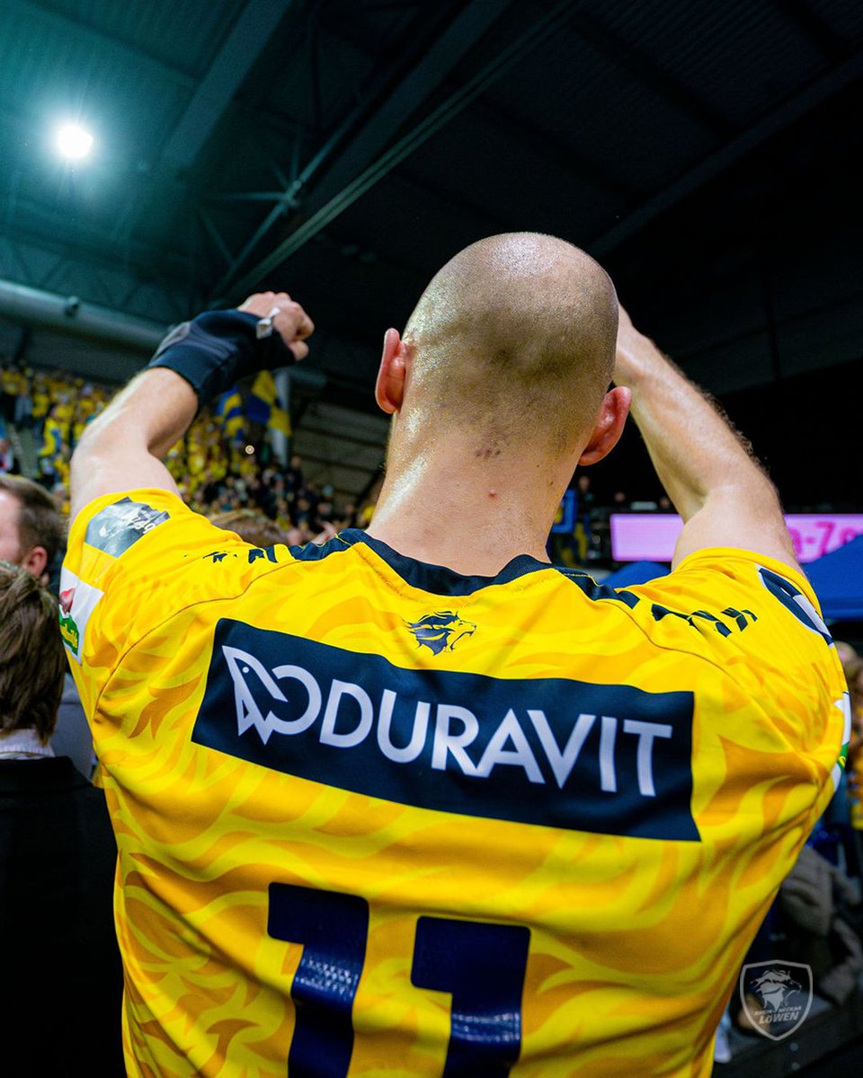 RNLoewen's tweet photo. +2️⃣ zum Jahresende 😍

#rnl #rnloewen #handball #LEIRNL https://t.co/88Z5lGlNSe