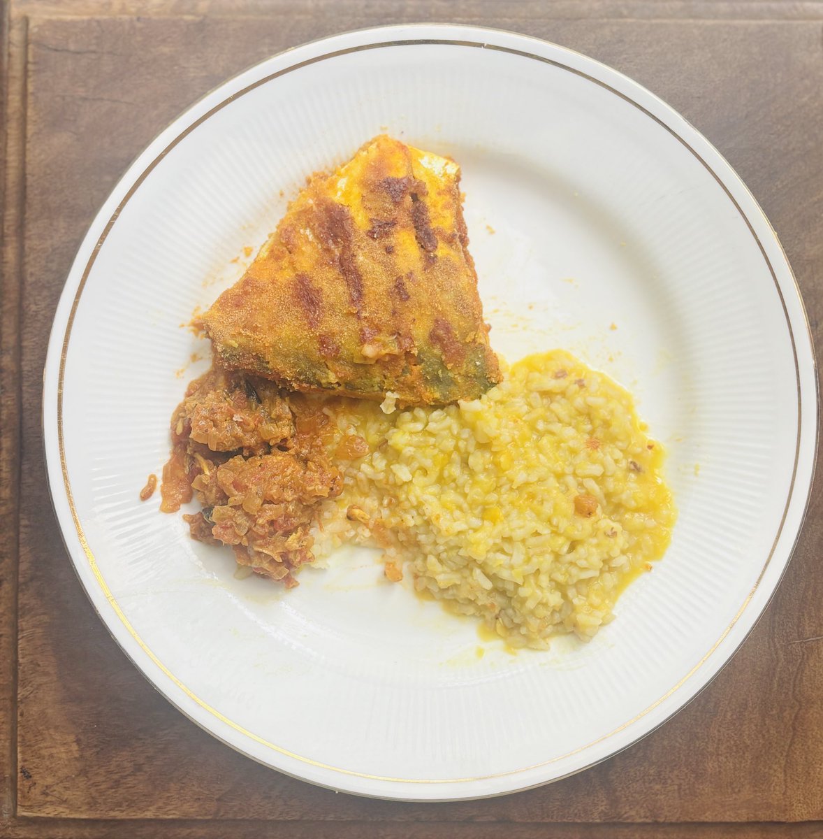 Gautaamm's tweet image. Had discovered this combo sometime back.

Now can’t stay away from it. 

#VaranBhaat #FriedFish
