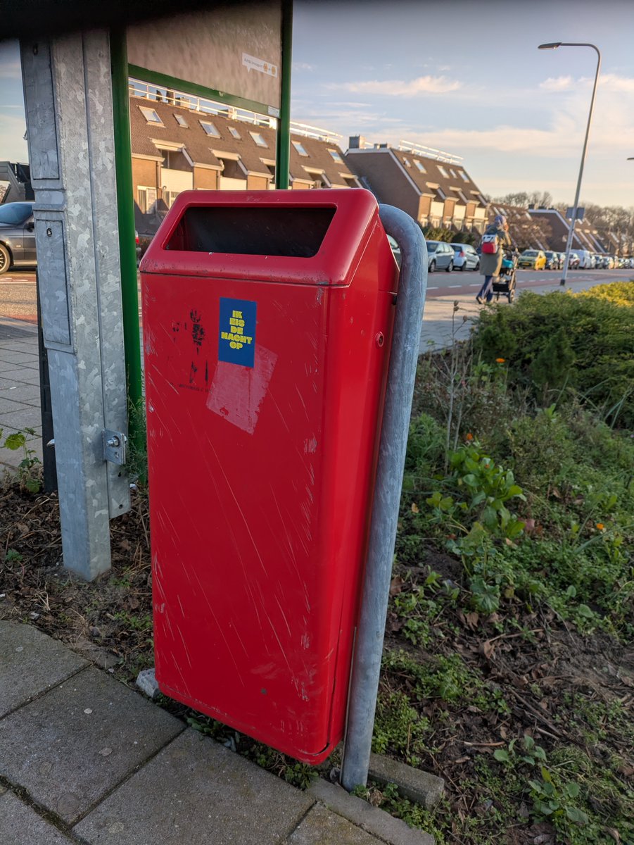 In aanloop naar de jaarwisseling worden de prullenbakken in de openbare ruimte dichtgemaakt. Dit gebeurt op maandag 29, dinsdag 30 en woensdag 31 december door heel de gemeente Albrandswaard. In het nieuwe jaar worden de prullenbakken weer open gemaakt.