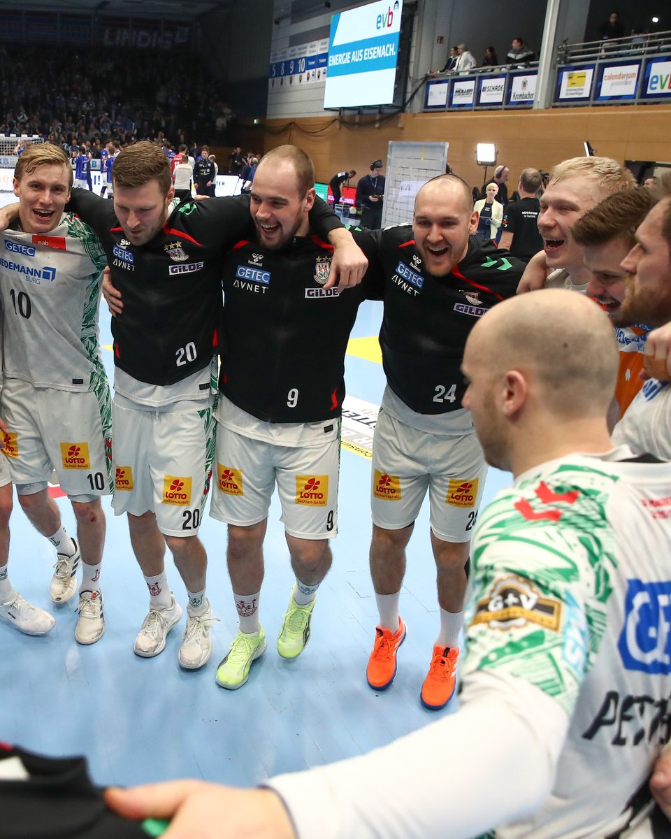 SCMagdeburg's tweet image. It´s a wrap! 🤩

Wir beenden das Jahr 2️⃣0️⃣2️⃣5️⃣ mit einem Auswärtssieg in Eisenach.
_____
#SCMHUJA #JAHRESENDE #ITSAWRAP #SCMAGDEBURG #HANDBALL I 📷 Franziska Gora