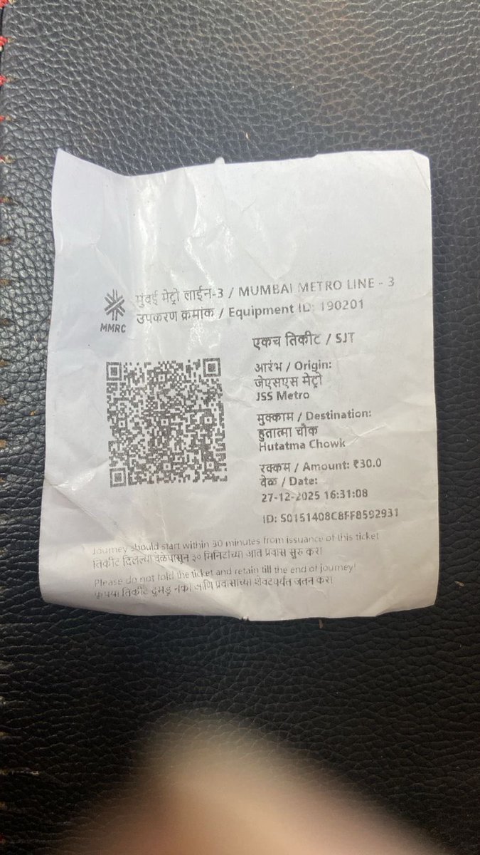 AsifSiddiqui070's tweet photo. काल अमही चार लोक @MumbaiMetro01 @MumbaiMetro3 हुतात्मा चौक ते मुंबई सेंट्रल पर्यंत येत होतो अमचातला १ दादा इनटरी गेटला अडकला २ दादा त्याला सहकार्य करनेया साठी थांबला तिथे केबिन मधून मेडम हाक मारत बहेस बाजी केली अमही बोललो मेनेजरचा मोबाईल नंबर देया त्याने व गार्डस कोणी सहकार्य 😡 https://t.co/xkqNAs7wXh