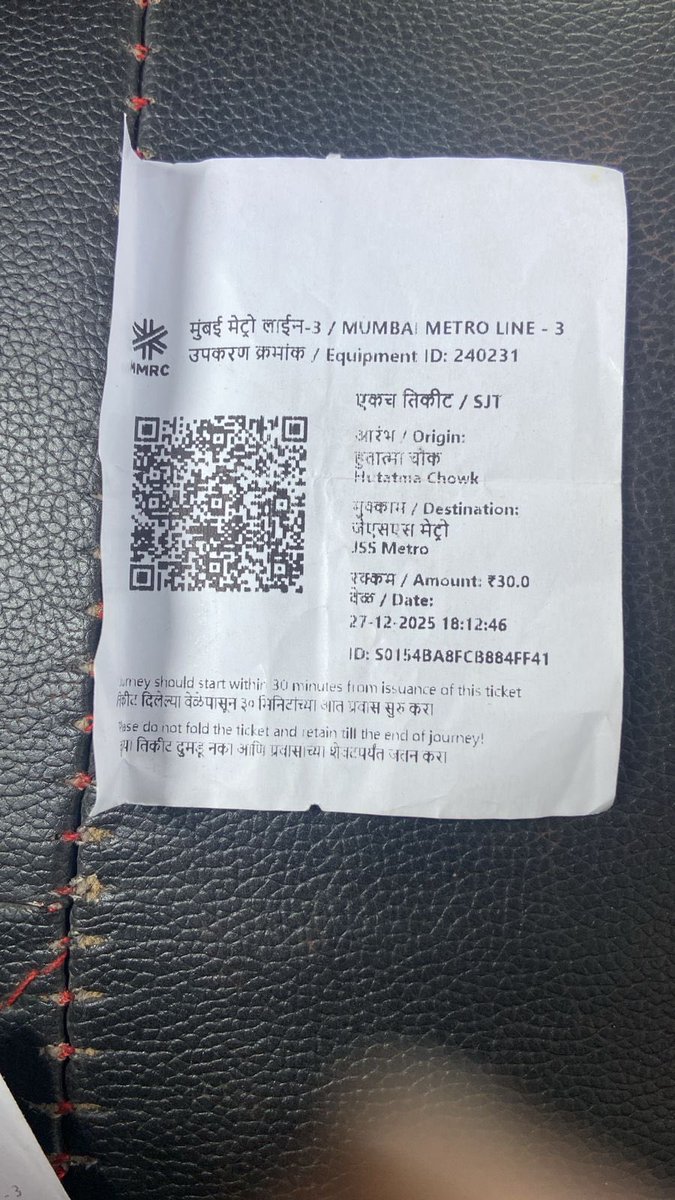 AsifSiddiqui070's tweet photo. काल अमही चार लोक @MumbaiMetro01 @MumbaiMetro3 हुतात्मा चौक ते मुंबई सेंट्रल पर्यंत येत होतो अमचातला १ दादा इनटरी गेटला अडकला २ दादा त्याला सहकार्य करनेया साठी थांबला तिथे केबिन मधून मेडम हाक मारत बहेस बाजी केली अमही बोललो मेनेजरचा मोबाईल नंबर देया त्याने व गार्डस कोणी सहकार्य 😡 https://t.co/xkqNAs7wXh