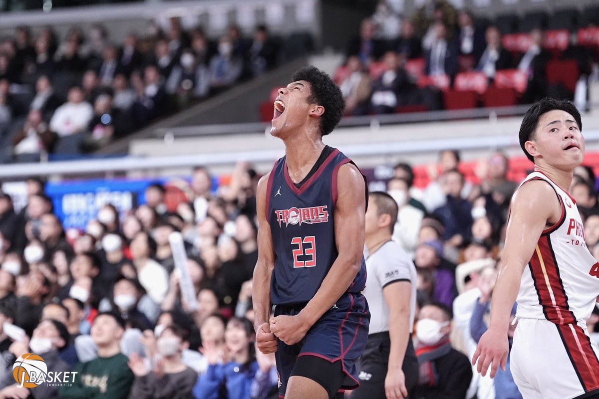 jbasket_jp's tweet photo. 【ウインターカップ男子セミファイナル速報｜DAY6】
激戦を制したのは福岡大学附属大濠高校
インターハイ王者の鳥取城北を破り
ファイナル進出へ🔥
3年連続ウインターカップ決勝進出
⁡
12/28(SUN) 
男子セミファイナル
鳥取城北  66-69 福大大濠 
⁡
6 吉岡 陽 20得点
14 本田 蕗以 12得点
23 白谷 柱誠ジャック 12得点 13リバウンド
⁡
白谷 柱誠ジャックダブルダブル
セレブレーションは"メロ"
⁡
受け継がれる福大大濠のメンタリティ。
今年も決勝の舞台へ。

#ウインターカップ
#高校バスケ
#Scene #Moments #BeyondGame
#Jbasket #Jバスケ