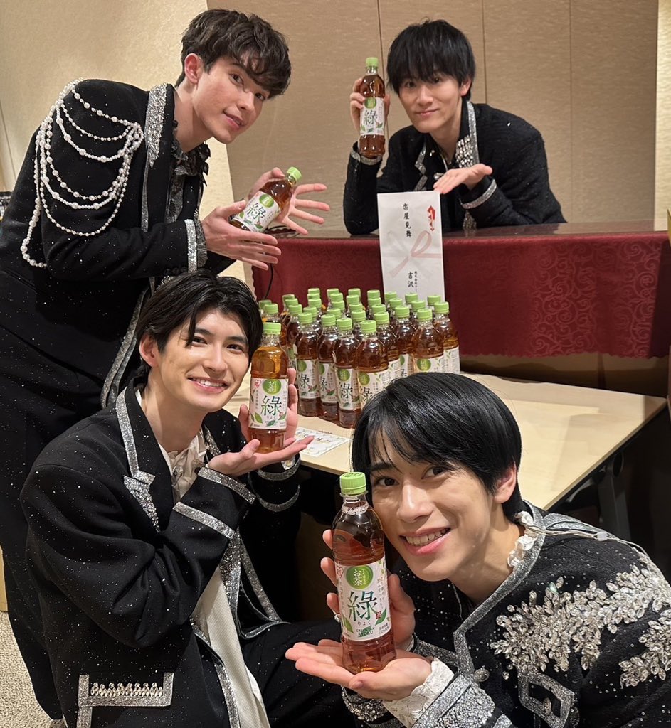 #吉沢亮 さんより
#ハンサムライブ2025 に
#アイリスオーヤマ さんのお茶の差し入れをいただきました🍵✨

美味しいお茶でほっと一息ついたら、
いよいよ最終公演です！！

#ハンサム20th
