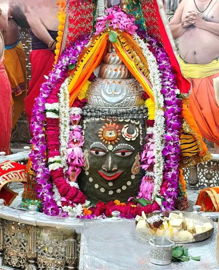 🙏🌹 जय श्री महाकाल 🌹🙏
श्री महाकालेश्वर ज्योतिर्लिंग जी का भस्म श्रंगार आरती दर्शन
28 दिसंबर 2025 (रविवार)
ll🌿सत सृष्टि तांडव रचयिता💐
🌹नटराज राज नमो नम🌸ll
ll🌞हे आद्य गुरु शंकर पिता 🌺
🐍नटराज राज नमो नमः...🐂ll