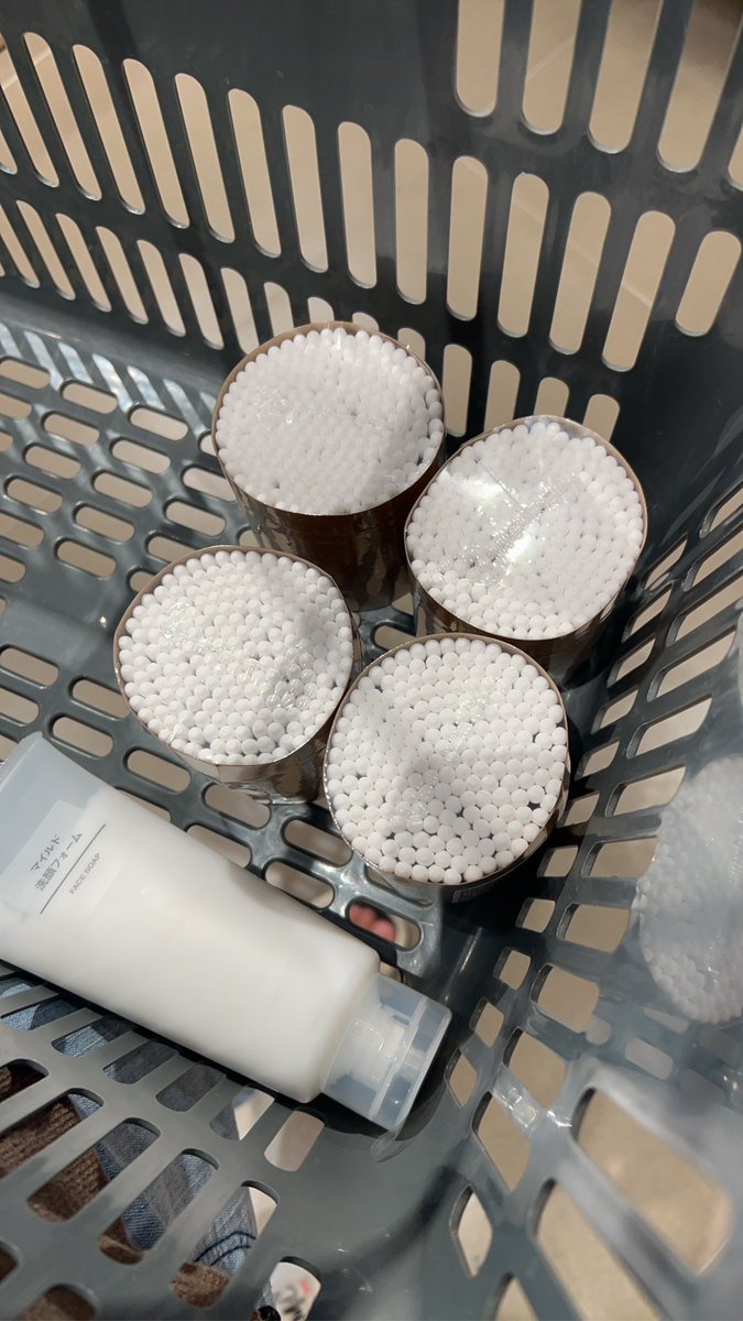自己跑來買些生活用品